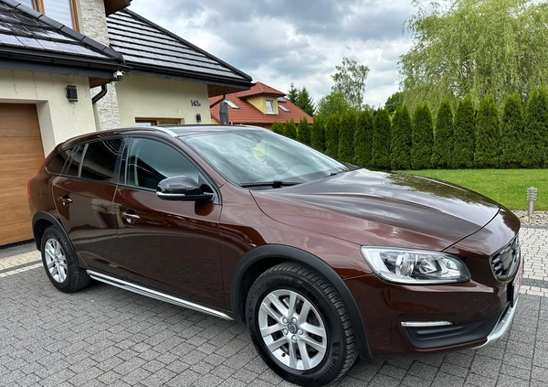 Volvo V60 Cross Country cena 67000 przebieg: 190000, rok produkcji 2018 z Kraków małe 742